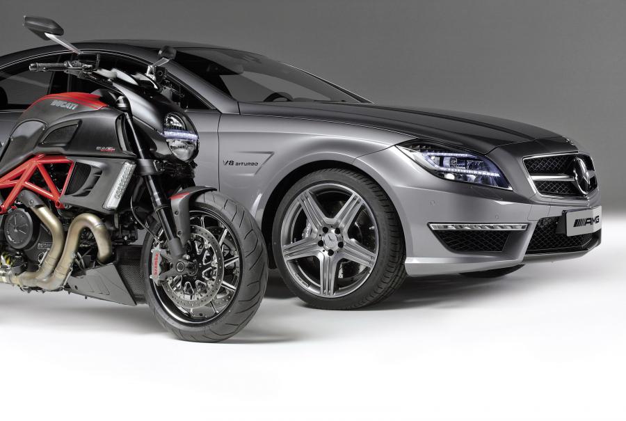  Mercedes-Benz CLS63 AMG 2011 года  (фото 2 из 199)